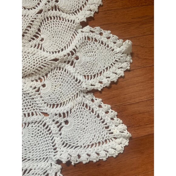 Vintage Crochet Doily Table Centerpiece Handmade 25 Inches - Picture 4 of 11